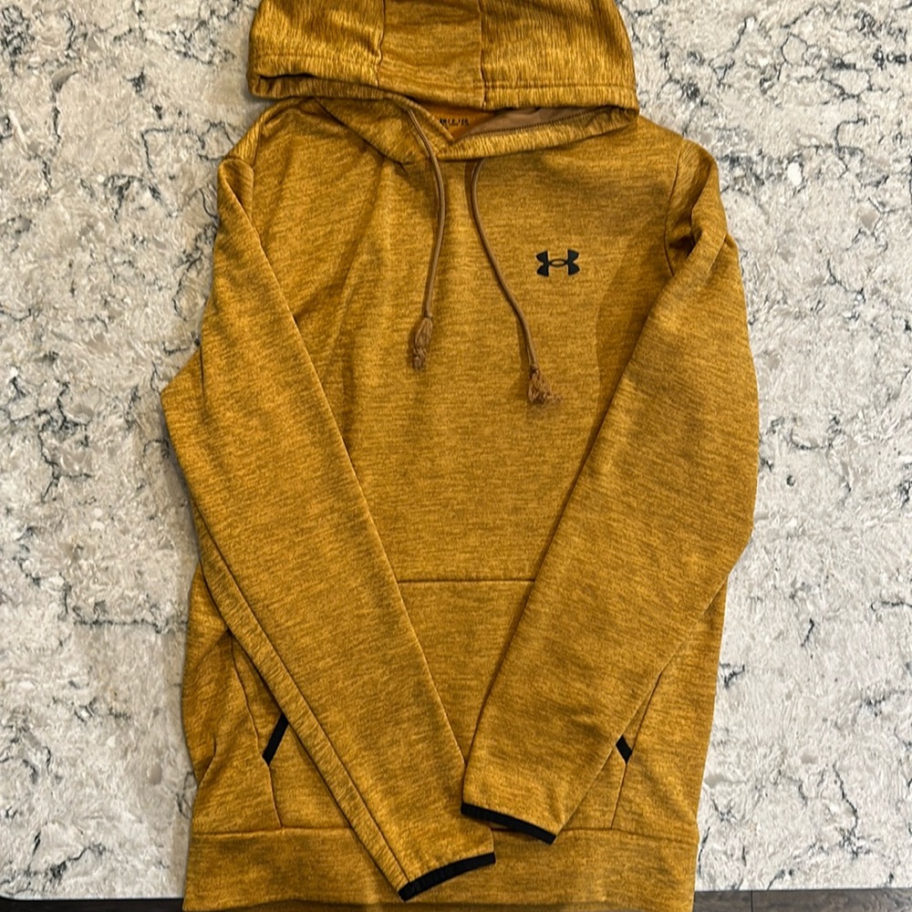 Men’s small gently used Under Armor hoodie